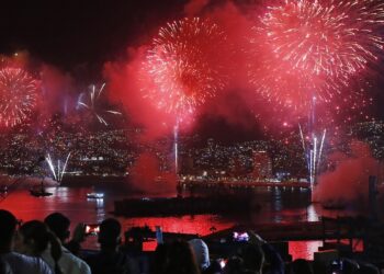 Alcaldesa de Valparaíso llama a "cuidar la ciudad" en fiesta de Año Nuevo