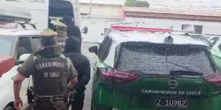 “Con las manos en la masa”: Sorprenden a dos sujetos robando en una joyería en La Serena