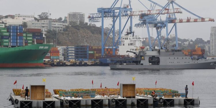 [Fotos] Autoridades inspeccionaron plataformas para show pirotécnico en Valparaíso
