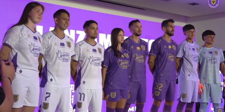 [Fotos] Deportes Concepción presentó sus camisetas para el regreso a Primera División