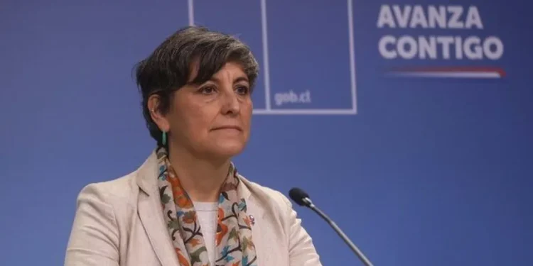 Hospital explica decisión que priorizó cirugía de madre de ministra de Salud y anuncia auditoría interna