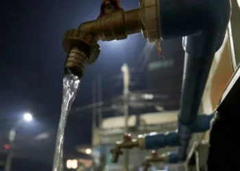 Informan sobre corte de agua programado nocturno en sector céntrico de La Serena
