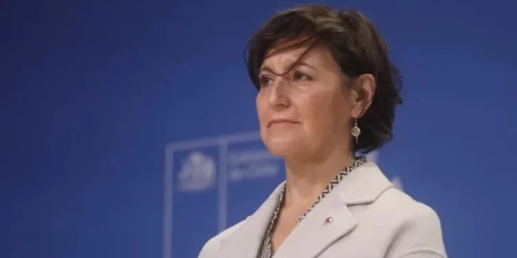 Ministra Ximena Aguilera descartó "de plano que haya habido algún tipo de privilegio" en cirugía de su madre