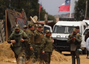 [Minuto a Minuto] Dos carabineros heridos a bala en medio de desalojo de megatoma de San Antonio