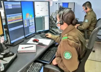 Solo 2 de cada 5 llamadas al 133 generan un procedimiento: Carabineros denuncia exceso de "pitanzas"