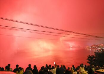 [Video] Tremenda decepción: Vaguada costera "escondió" los fuegos artificiales en Viña y Valparaíso