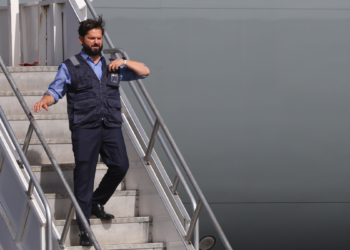 Boric fue recibido con protestas en Rapa Nui: "No lo dejaremos transitar por las calles"