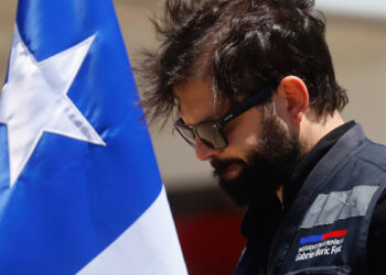 Boric viaja este miércoles a Rapa Nui en medio de fuertes críticas de la alcaldesa