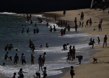 Fragata portuguesa en la región de Valparaíso: sólo una playa sigue cerrada