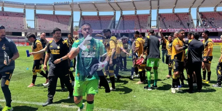 Jugadas polémicas y un expulsado: Coquimbo Unido se queda con el clásico 129