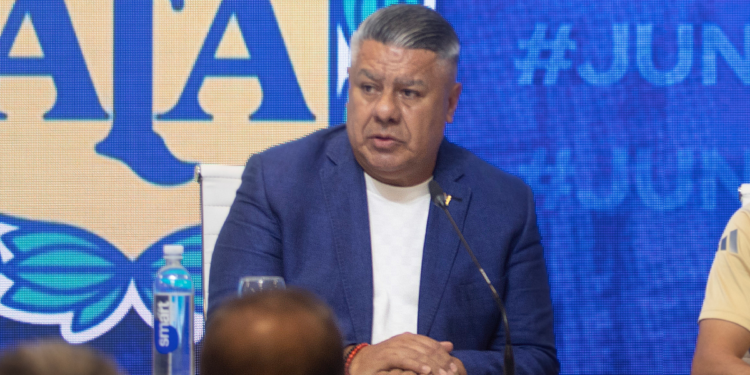 Justicia argentina impidió salida del país de "Chiqui" Tapia por investigación de corrupción