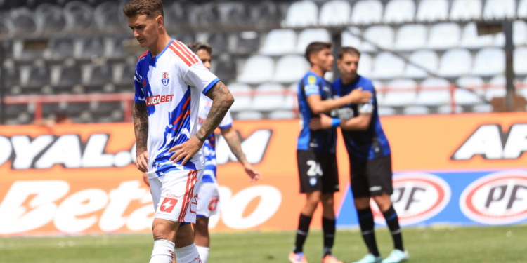 La U sufrió una dolorosa remontada de Huachipato y aún no festeja con Meneghini