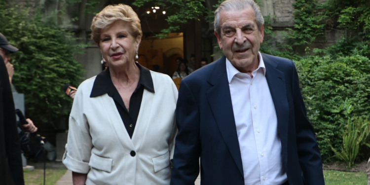 Marta Larraechea, esposa del expresidente Frei, fue internada de urgencia