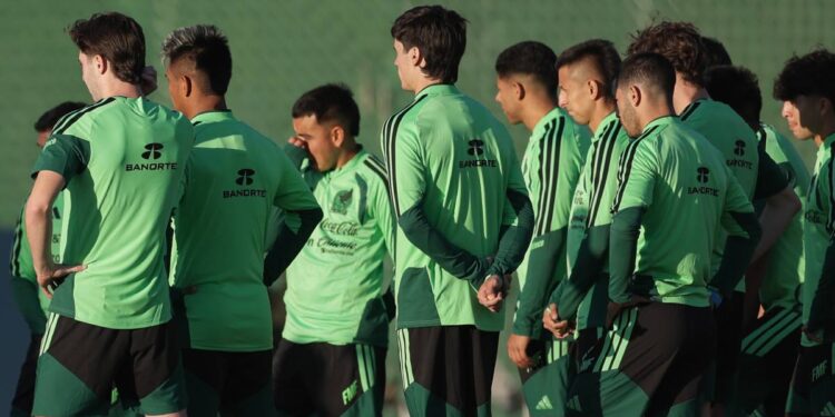 México entrenó a puertas cerradas por crisis de seguridad previo al duelo con Islandia