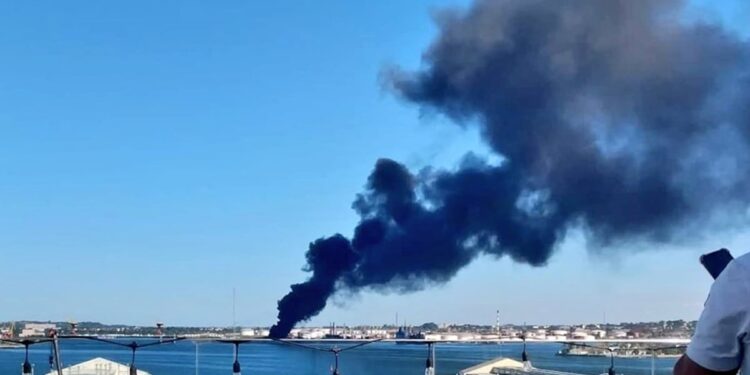 Ñico López: Controlado el incendio en una refinería en Cuba, en medio del desabasto de combustibles