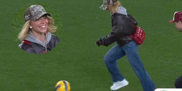 [VIDEO] ¿Tiene habilidad? Sydney Sweeney causó sensación jugando fútbol en Portugal