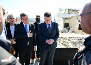 Última hora del ataque de EE UU e Israel contra Irán, en directo | EE UU ha destruido 16 barcos con minas en Ormuz y Trump amenaza a Irán con ataques “a un nivel nunca visto” | Internacional