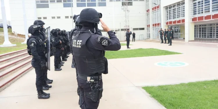 34 celulares, 198 armas blancas y litros de alcohol: allanamiento en cárcel de Huachalalume