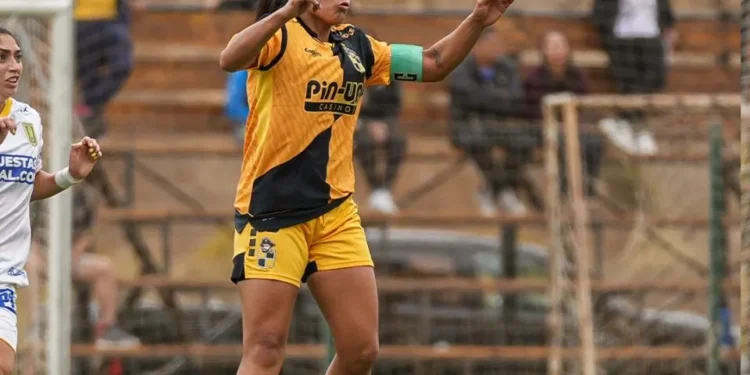 Adriana Moreno lidera el estreno ganador del elenco aurinegro