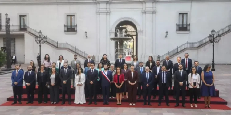 Boric se despide de La Moneda con fotografías junto a ministros y subsecretarios