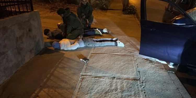 Capturan a tres sujetos con un arma de fuego en Tierras Blancas