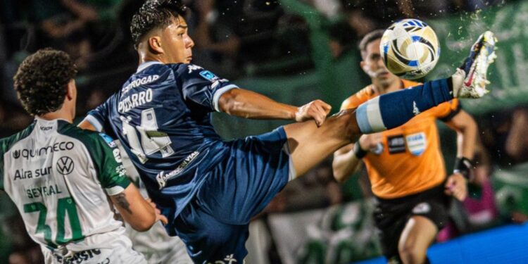 Damián Pizarro fue titular en discreto empate de Racing ante Sarmiento