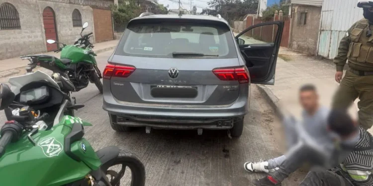 Detienen a dos hombres y recuperan vehículo robado de más $40 millones en Coquimbo