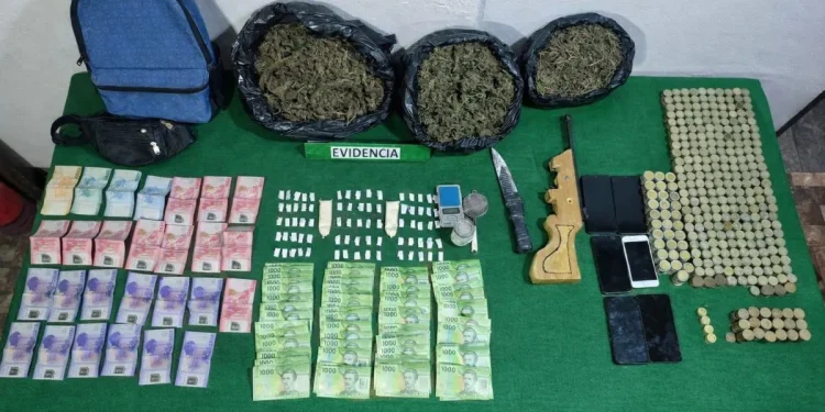 Detienen a sujeto por tráfico de drogas y porte de arma blanca en El Palqui