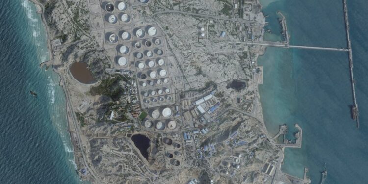 Estados Unidos bombardea la isla de Jarg, estratégica para el petróleo de Irán | Internacional