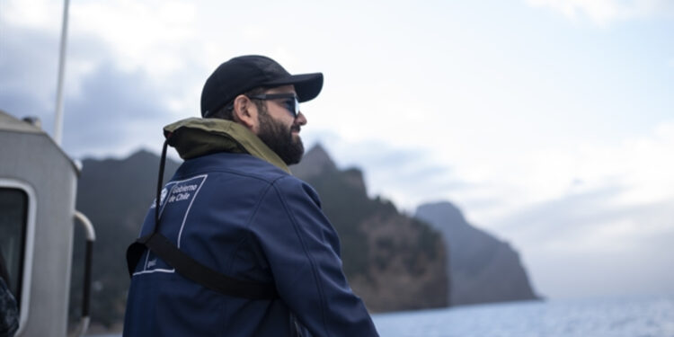 [Fotos] Presidente Boric llegó a Juan Fernández tras un día y medio de navegación