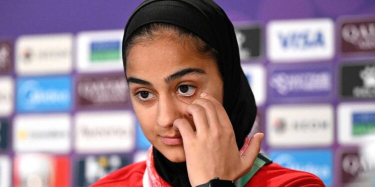 Futbolista iraní rompió en llanto por la guerra: Espero que mi país esté vivo