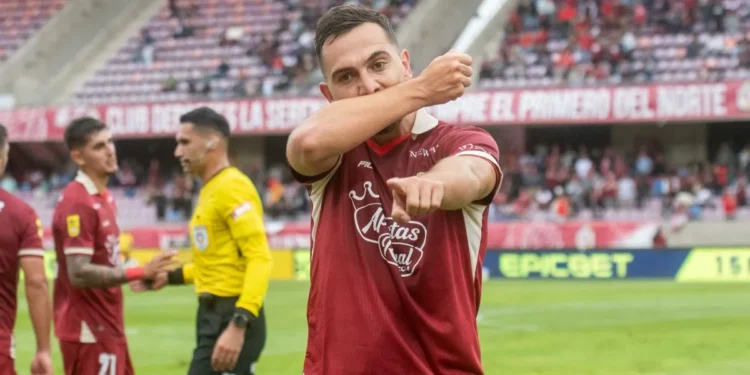 Gonzalo Escalante lidera la goleada: CD La Serena vence por tres a cero a U. La Calera
