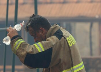 Incendio estructural en Cerro Polanco movilizó a ocho compañías de Bomberos