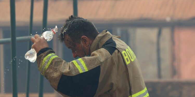 Incendio estructural en Cerro Polanco movilizó a ocho compañías de Bomberos
