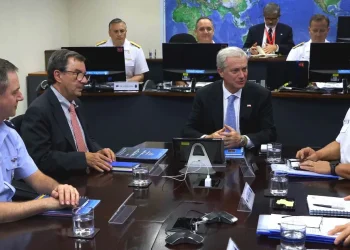 Kast Define Estrategia Antártica: Primer Encuentro Clave con la Armada