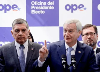 Kast pone fin al traspaso con Boric y acusa “falta de transparencia”