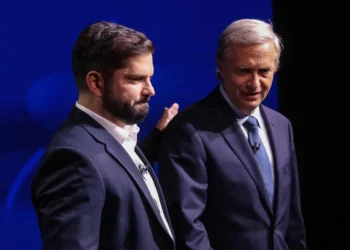 “No me voy a retractar”: Boric acusa a Kast de mentir sobre intercambio de información por cable chino