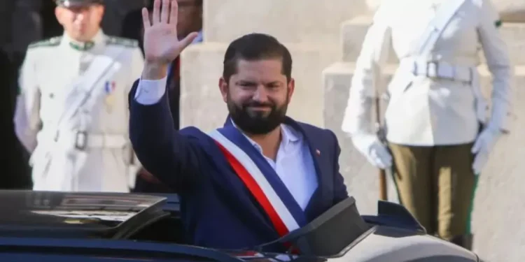 Presidente Boric abandona el Palacio de La Moneda rumbo al cambio de mando