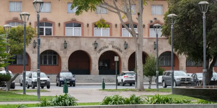 Región se prepara para el cambio de autoridades y funcionarios temen por futuro laboral