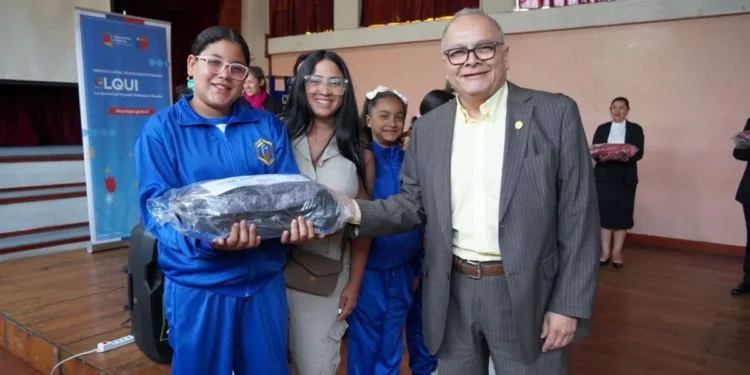 SLEP Elqui entrega más de 10 mil sets de útiles para aliviar el presupuesto familiar en marzo