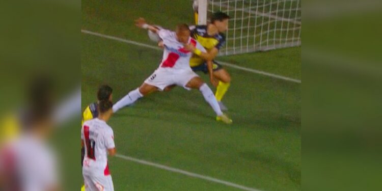 [VIDEO] Curicó empató ante San Luis con un polémico gol con la mano de Leandro Benegas