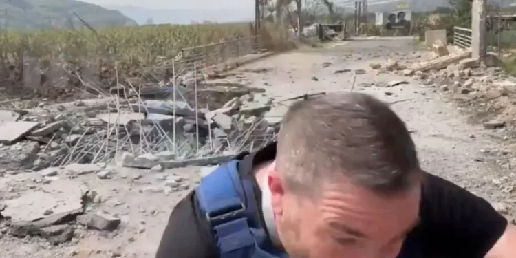 VIDEO | El momento en que reportero casi muere tras impacto de misil en el Líbano