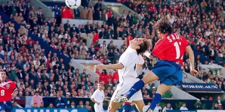 [VIDEO] Marcelo Araujo fue un "shileno" más en el doblete de Salas a Italia