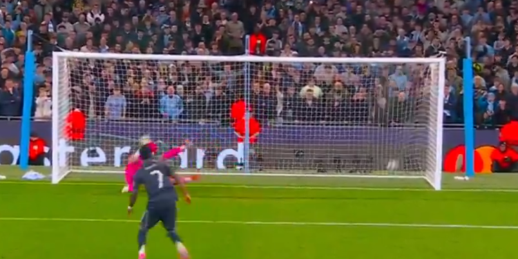 [VIDEO] Vinícius anotó y aumentó las diferencias de Real Madrid ante Manchester City en Champions